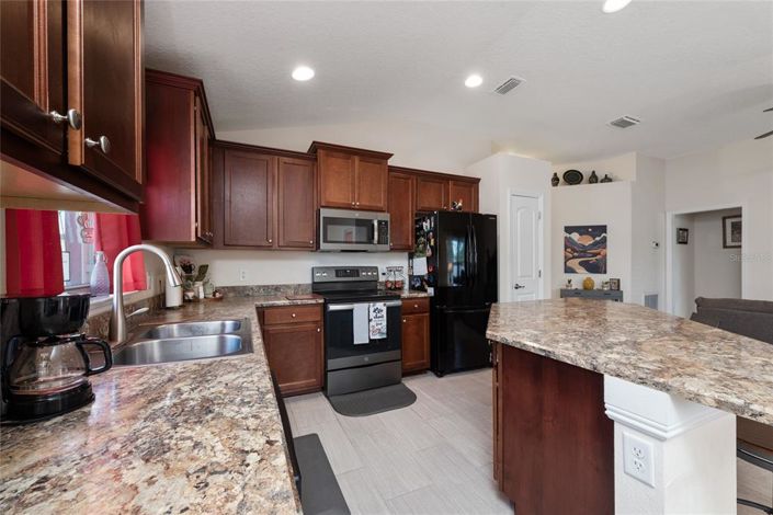 Image No.13-3 Bed Property for sale