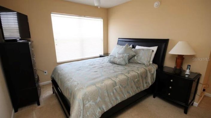 Image No.12-6 Bed Property for sale