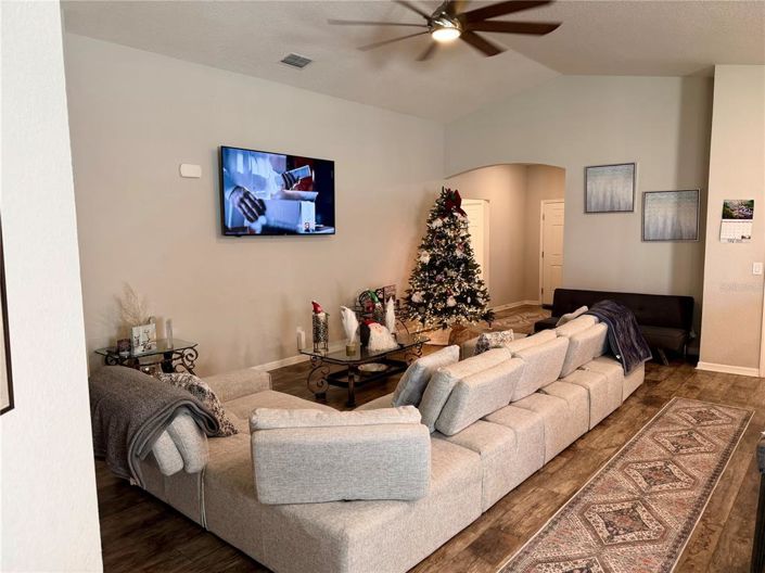 Image No.28-4 Bed Property for sale