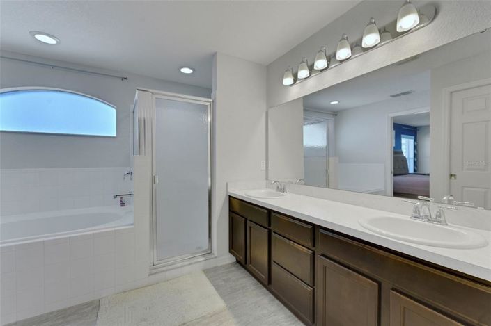 Image No.15-4 Bed Property for sale