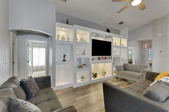 Image No.4-4 Bed Property for sale