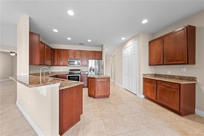 Image No.14-4 Bed Property for sale