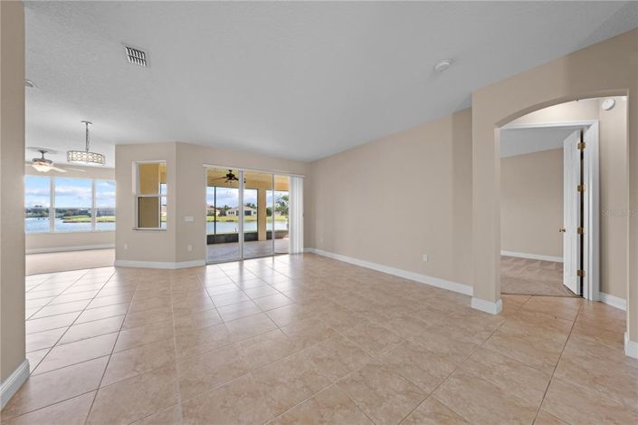 Image No.6-4 Bed Property for sale