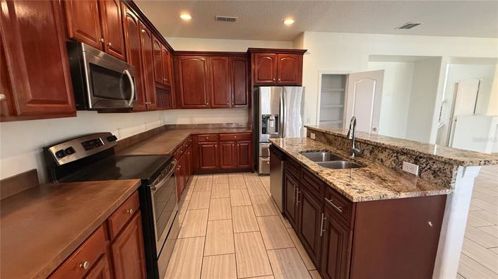 Image No.7-5 Bed House for sale