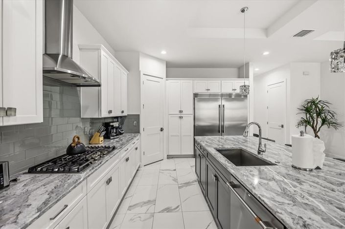 Image No.16-6 Bed House for sale