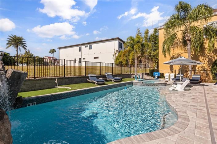 Image No.23-6 Bed House for sale