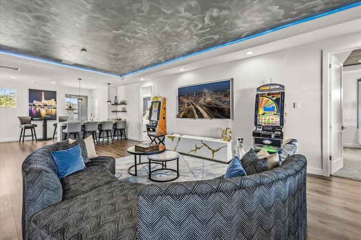 Image No.42-6 Bed House for sale