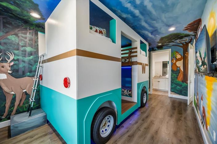 Image No.56-6 Bed House for sale