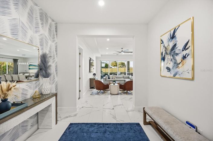 Image No.8-6 Bed House for sale