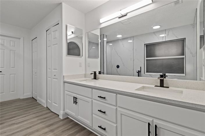 Image No.15-4 Bed Property for sale