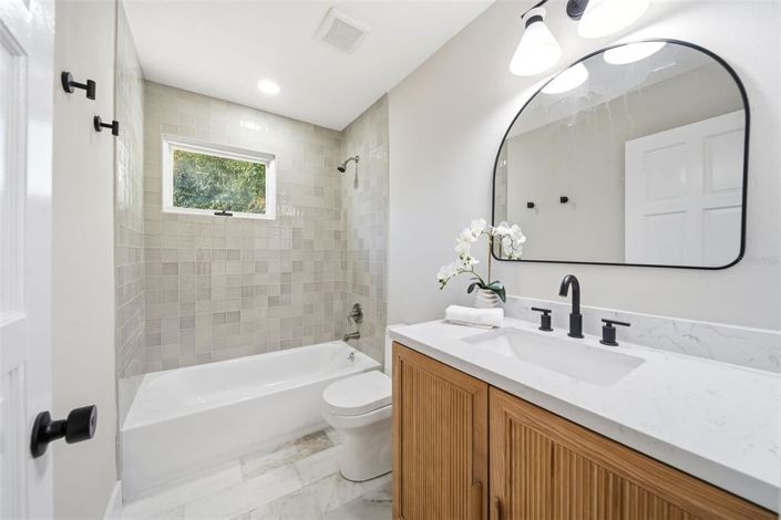 Image No.16-4 Bed Property for sale