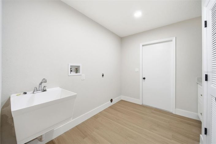 Image No.21-4 Bed Property for sale