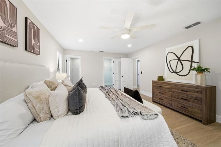 Image No.24-4 Bed Property for sale