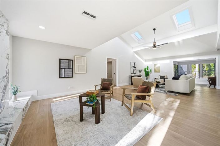 Image No.6-4 Bed House for sale