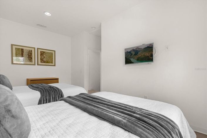 Image No.14-2 Bed Townhouse for sale