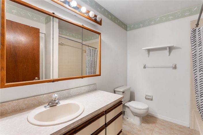 Image No.18-2 Bed Townhouse for sale