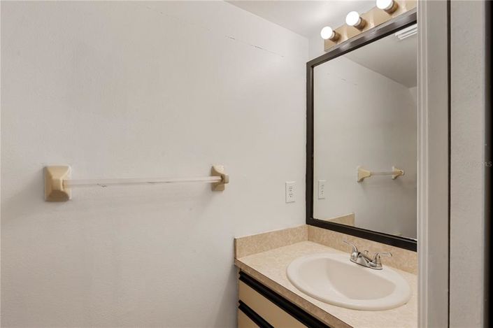 Image No.8-2 Bed Townhouse for sale