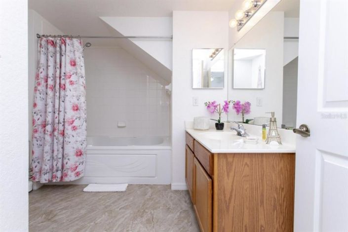 Image No.23-4 Bed Townhouse for sale