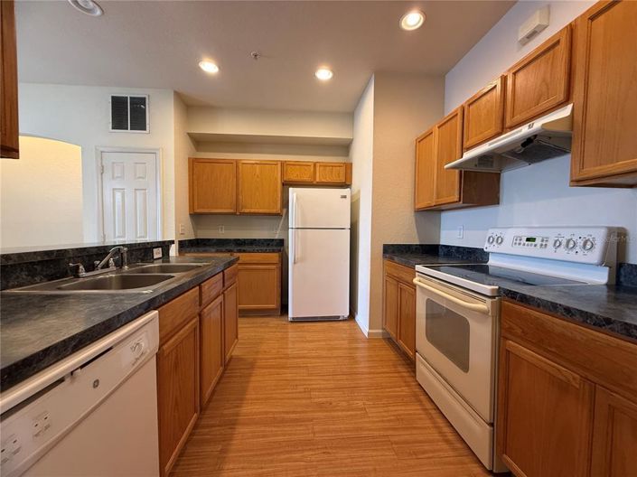 Image No.12-3 Bed Townhouse for sale