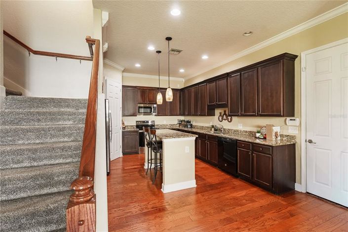 Image No.6-3 Bed Townhouse for sale