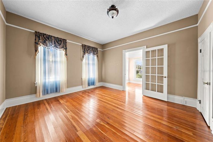 Image No.20-4 Bed House for sale