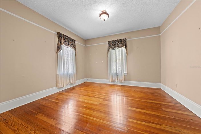 Image No.35-4 Bed House for sale