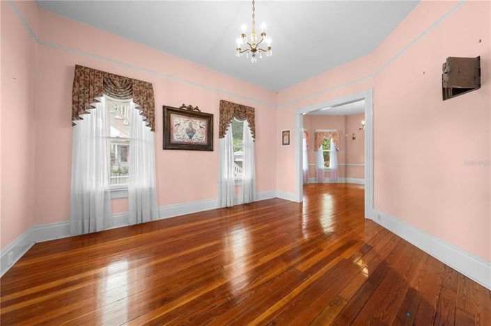 Image No.38-4 Bed House for sale