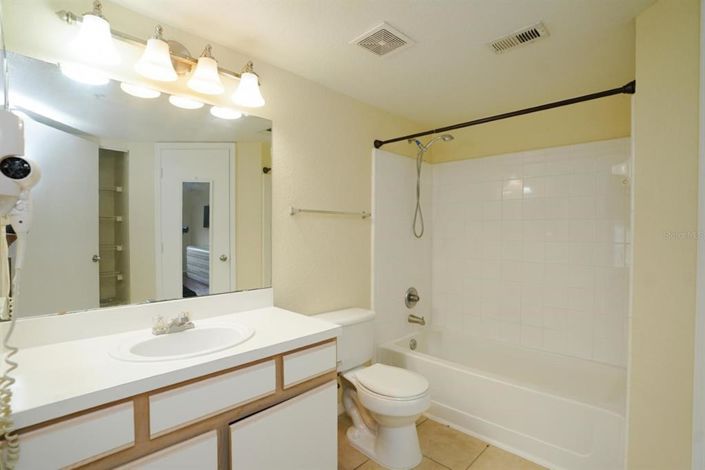 Image No.12-Appartement de 2 chambres à vendre à Saint John