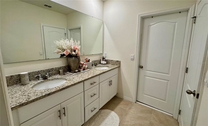 Image No.15-3 Bed Townhouse for sale