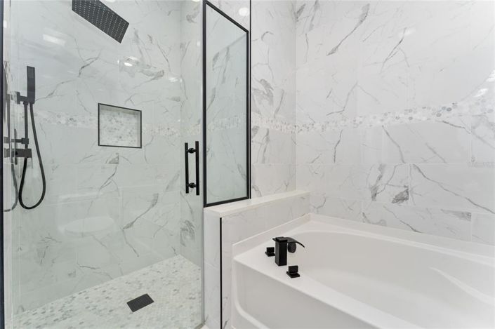 Image No.18-3 Bed Townhouse for sale