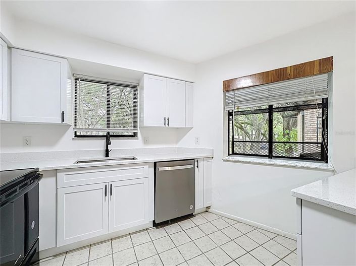 Image No.12-Appartement de 2 chambres à vendre à Saint John