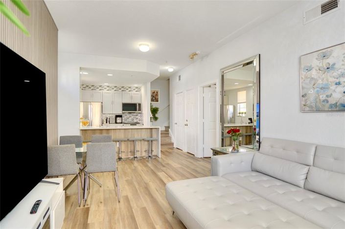 Image No.14-4 Bed Townhouse for sale