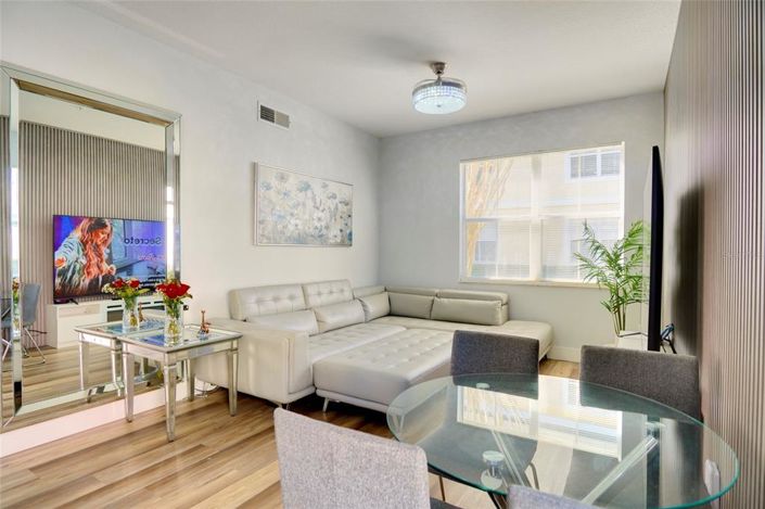 Image No.4-4 Bed Townhouse for sale