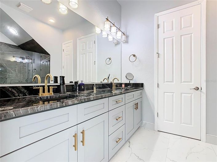 Image No.29-3 Bed Townhouse for sale