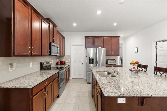 Image No.8-4 Bed House for sale