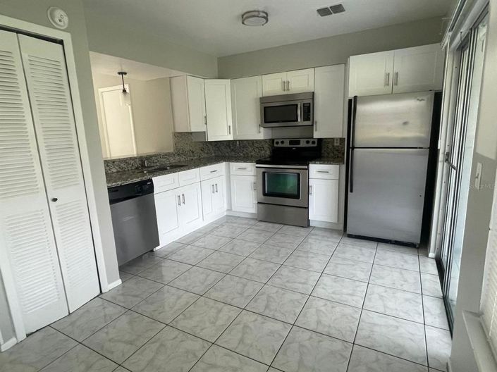 Image No.9-2 Bed Townhouse for sale