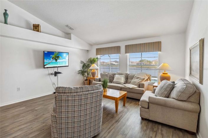 Image No.17-4 Bed House for sale