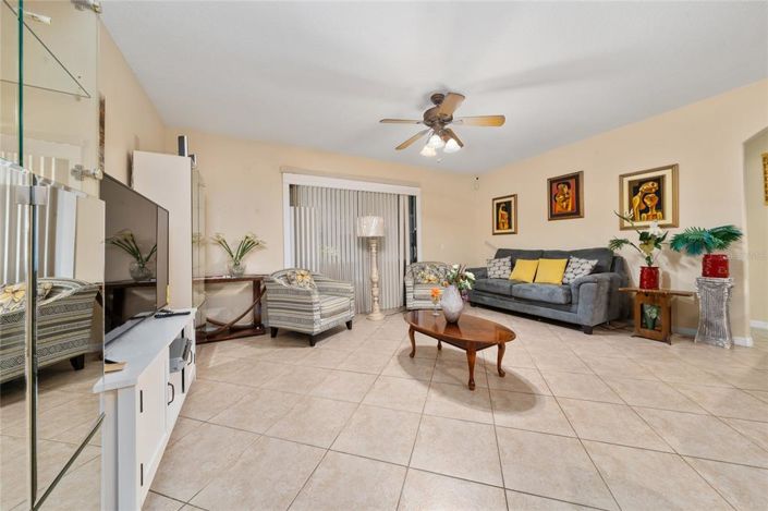 Image No.15-4 Bed House for sale