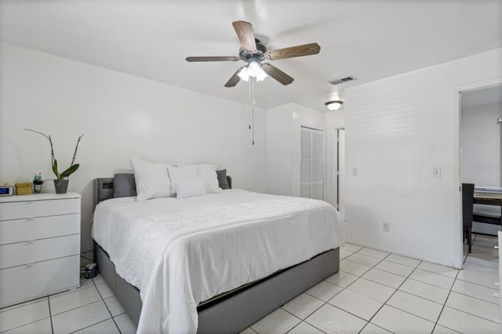 Image No.10-3 Bed House for sale