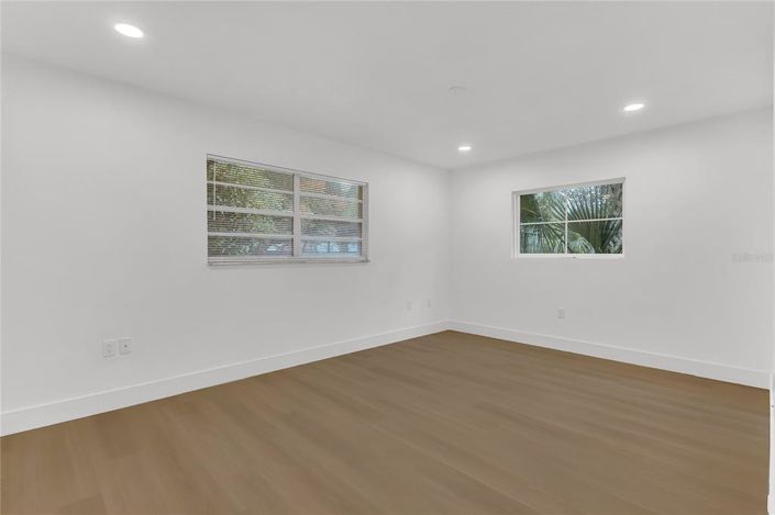 Image No.45-4 Bed House for sale