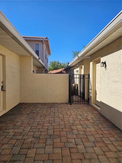 Image No.20-3 Bed Townhouse for sale