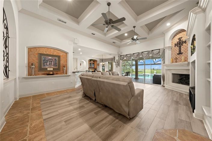 Image No.21-5 Bed House for sale