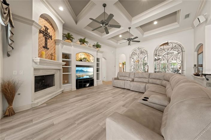 Image No.23-5 Bed House for sale