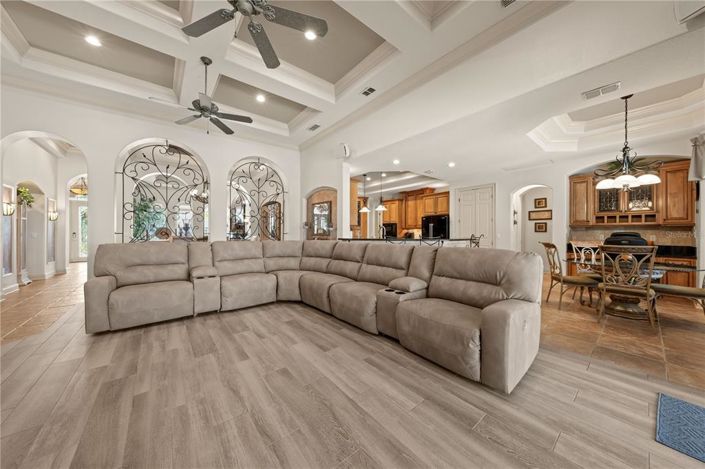 Image No.24-5 Bed House for sale