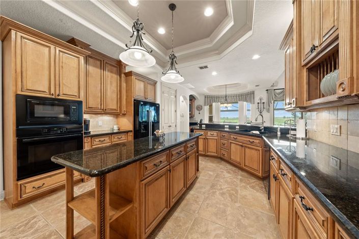 Image No.36-5 Bed House for sale