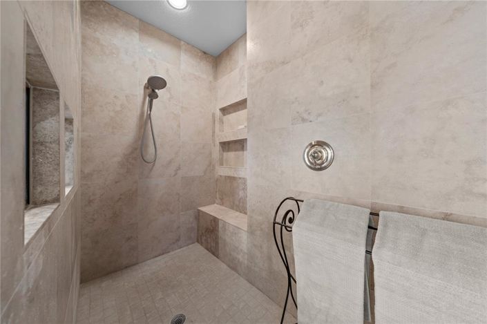 Image No.47-5 Bed House for sale