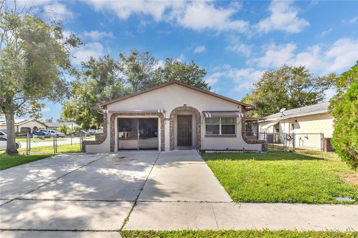 Image No.2-4 Bed House for sale