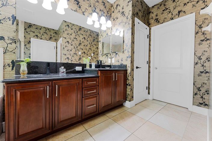 Image No.25-4 Bed Townhouse for sale