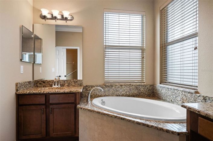 Image No.24-4 Bed House for sale