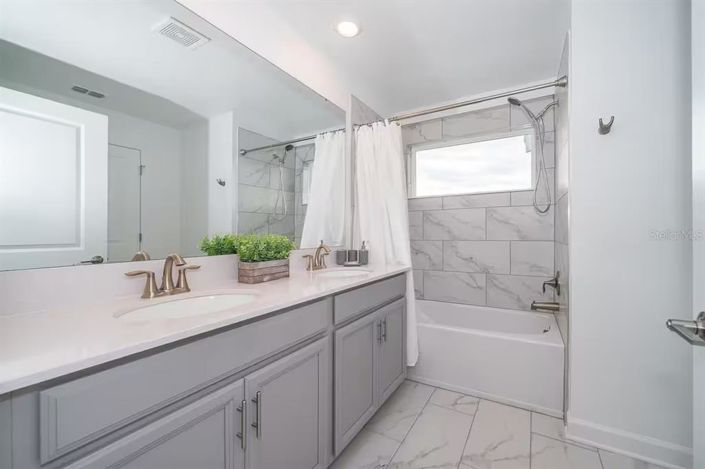 Image No.18-4 Bed Townhouse for sale